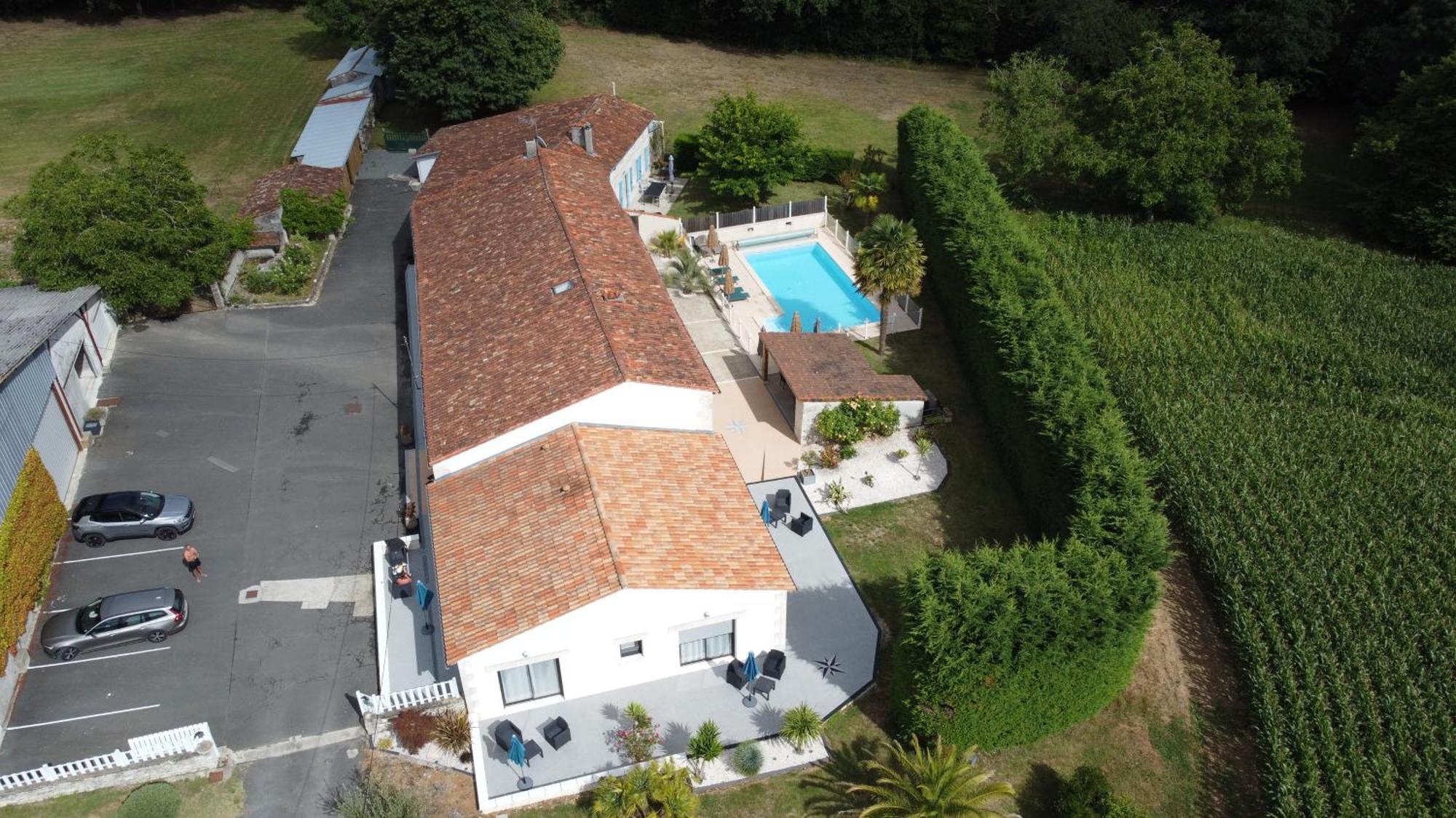 Les Cuves - Saintes Bed & Breakfast Chaniers Exterior foto